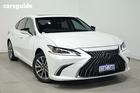White 2023 Lexus ES300H Sedan Luxury +Ep1 (Hybrid)