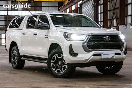 White 2022 Toyota Hilux Double Cab Pick Up Sr5 (4X4)