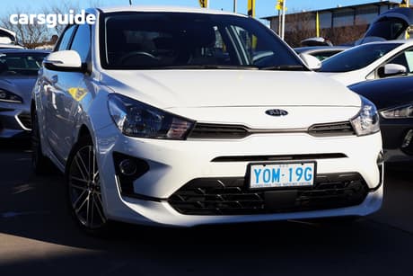 White 2020 Kia RIO Hatchback Sport