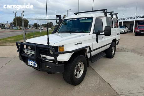 White 1999 Toyota Landcruiser (4X4) 11 Seat