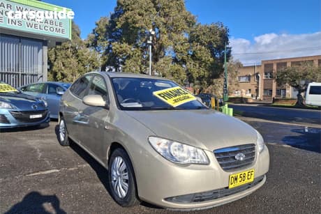 Beige 2009 Hyundai Elantra Sedan Slx