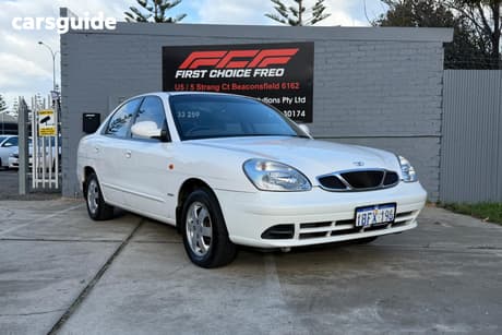 White 2002 Daewoo Nubira Sedan Cdx