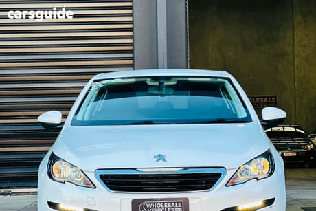 White 2016 Peugeot 308 Hatchback Access