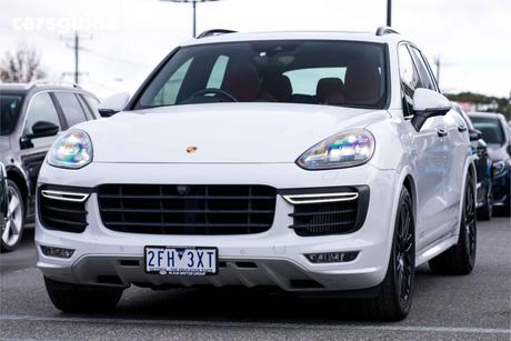 White 2016 Porsche Cayenne Wagon Gts