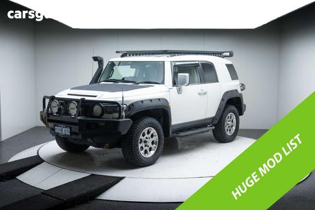 White 2011 Toyota FJ Cruiser Wagon