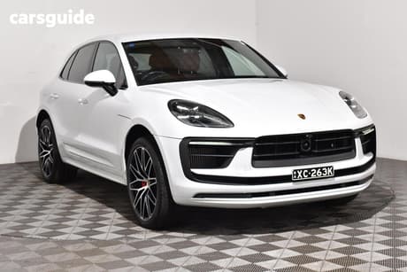White 2022 Porsche Macan Wagon S