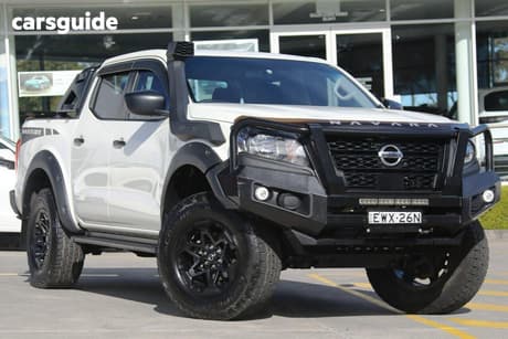 White 2022 Nissan Navara Dual Cab Pick-up Sl (4X4)