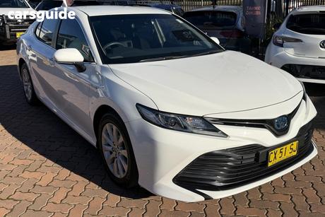 White 2020 Toyota Camry Sedan HYBRID