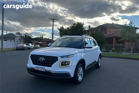 White 2019 Hyundai Venue Wagon Active