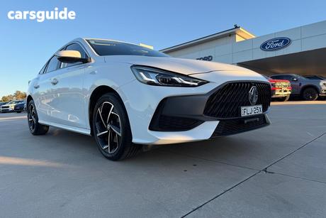 White 2024 MG MG5 Sedan Essence