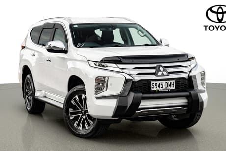 White 2019 Mitsubishi Pajero Sport Wagon Exceed (4X4) 7 Seat