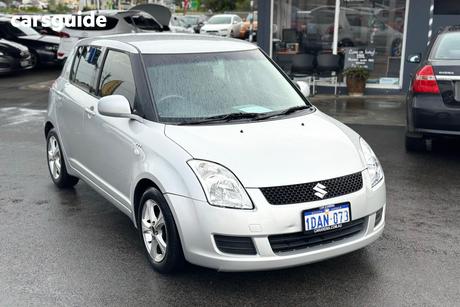 Silver 2009 Suzuki Swift Hatchback