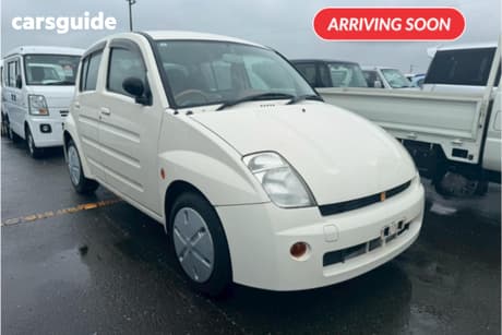 White 2001 Toyota Will Hatch VI