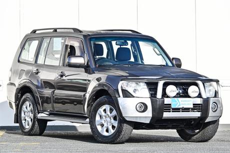 Bronze 2013 Mitsubishi Pajero Wagon Glx-R Lwb (4X4)