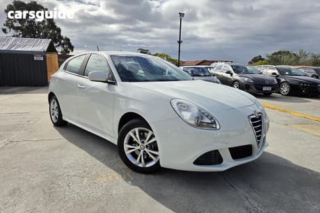 White 2013 Alfa Romeo Giulietta Hatchback Progression 1.4