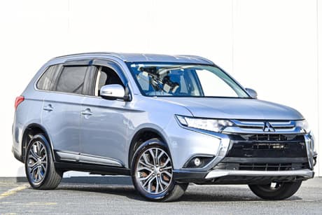 Silver 2017 Mitsubishi Outlander Wagon Ls (4X2)