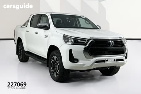 White 2022 Toyota Hilux Double Cab Pick Up Sr5 (4X4)