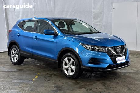 Blue 2018 Nissan Qashqai Wagon St