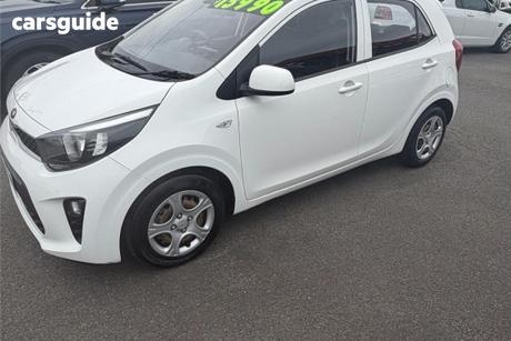 White 2017 Kia Picanto Hatchback S (Aeb)