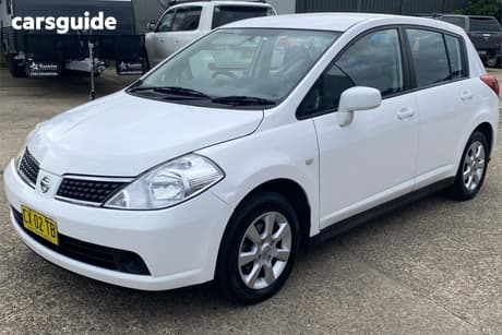 White 2009 Nissan Tiida Hatchback St-L