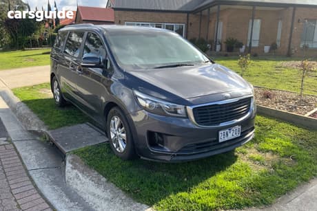 Grey 2015 Kia Carnival Wagon Si