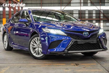Blue 2018 Toyota Camry Sedan Sl