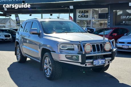 Silver 2014 Jeep Grand Cherokee Wagon Overland (4X4)
