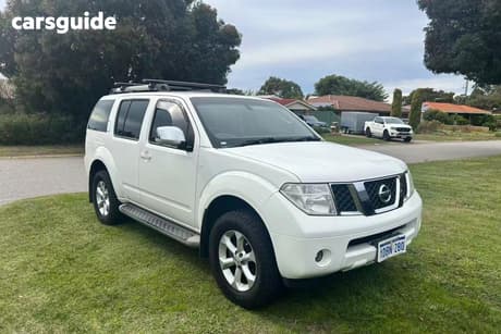 White 2009 Nissan Pathfinder Wagon St-L (4X4)