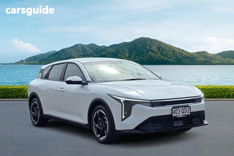 White 2026 Kia K4 Hatchback Sport