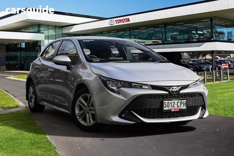 Silver 2018 Toyota Corolla Hatchback Ascent Sport