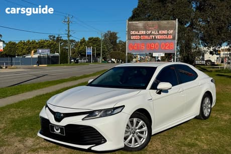 White 2019 Toyota Camry Sedan Ascent (Hybrid)
