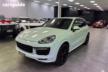White 2016 Porsche Cayenne Wagon Gts