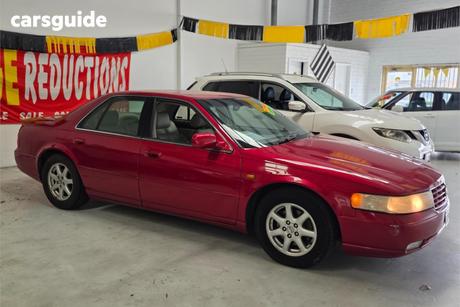 Red 1999 Cadillac SE VILLE Sedan