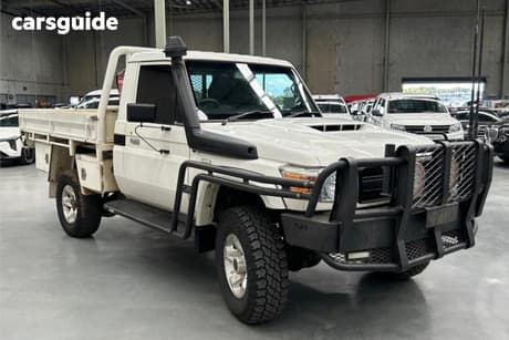 White 2018 Toyota Landcruiser Cab Chassis Gx (4X4)