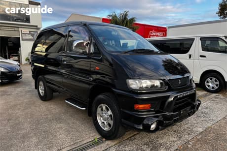 Black 2004 Mitsubishi Delica SUV