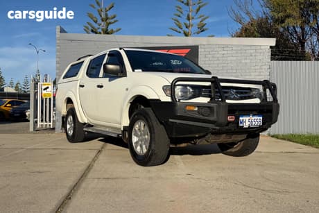 White 2014 Mitsubishi Triton Double Cab Chassis Glx (4X4)