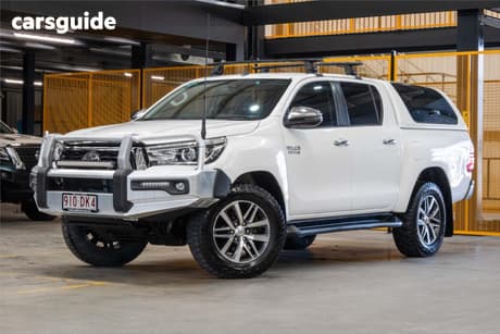 White 2020 Toyota Hilux Double Cab Pick Up Sr5 (4X4)