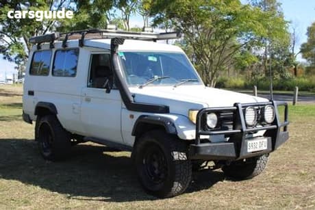 White 1996 Toyota Landcruiser (4X4) 11 Seat