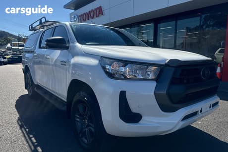 White 2022 Toyota Hilux Double Cab Pick Up Sr (4X4)