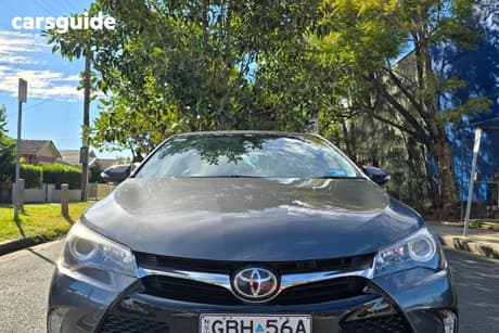 Grey 2015 Toyota Camry Sedan Rz S.E.