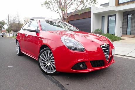 Red 2013 Alfa Romeo Giulietta Hatch DISTINCTIVE