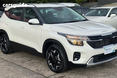 White 2025 Kia Seltos Wagon Sport (Fwd)