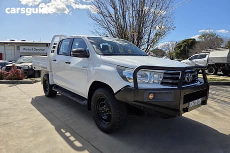 White 2017 Toyota Hilux Dual Cab Chassis Sr (4X4)
