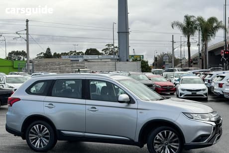 Silver 2018 Mitsubishi Outlander Wagon Es Adas 5 Seat (2Wd)