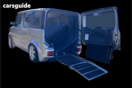 Silver 2005 Nissan Cube Wagon