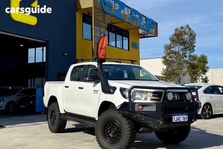 White 2018 Toyota Hilux Double Cab Chassis Sr (4X4)