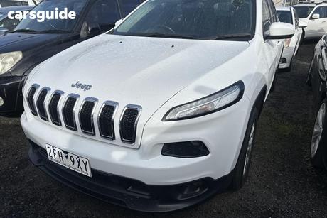 White 2016 Jeep Cherokee Wagon Longitude (4X4)
