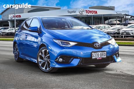 Blue 2017 Toyota Corolla Hatchback Zr
