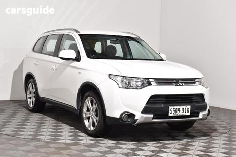 White 2014 Mitsubishi Outlander Wagon Es (4X4)