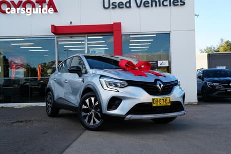 Grey 2023 Renault Captur Wagon Life